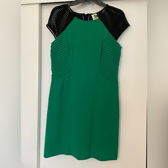 julia jordan Dresses & Skirts - Julia Jordan Dress with shoulder detail